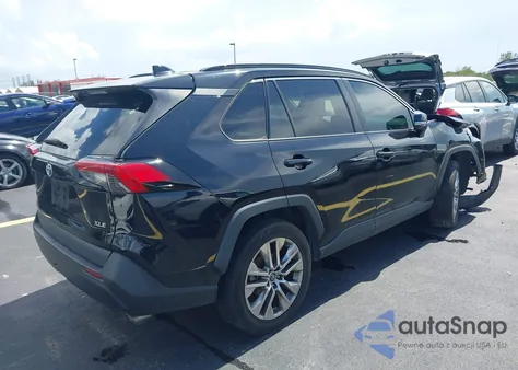 2019 Toyota Rav4 Xle Premium z USA, uszkodzony, nr VIN 2T3C1RFV8KW031142